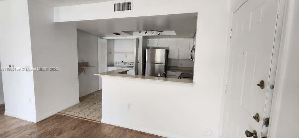 Recently Rented: $1,600 (1 beds, 1 baths, 746 Square Feet)