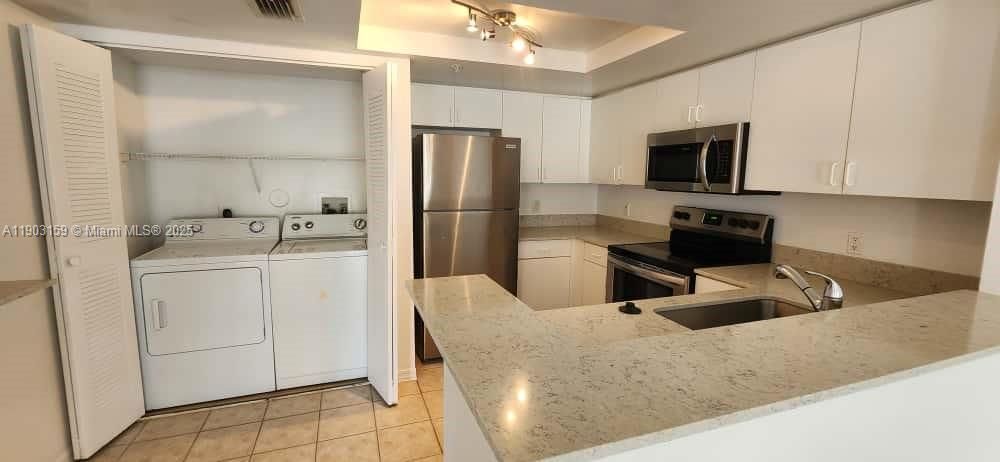 Recently Rented: $1,600 (1 beds, 1 baths, 746 Square Feet)