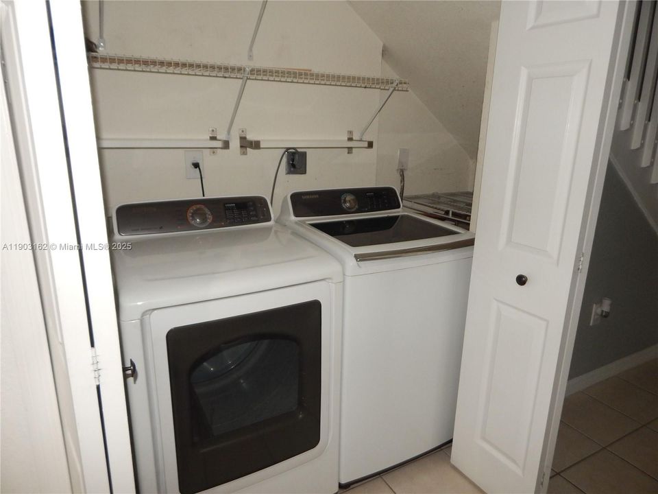 最近租的: $3,000 (3 贝兹, 2 浴室, 1566 平方英尺)