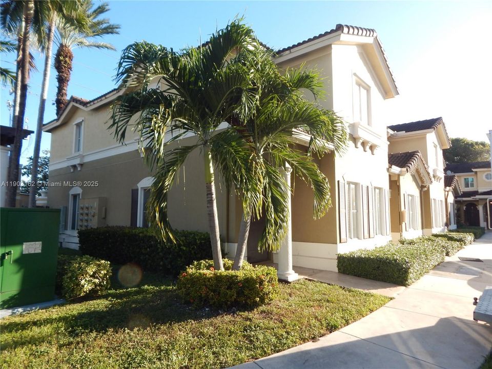 最近租的: $3,000 (3 贝兹, 2 浴室, 1566 平方英尺)