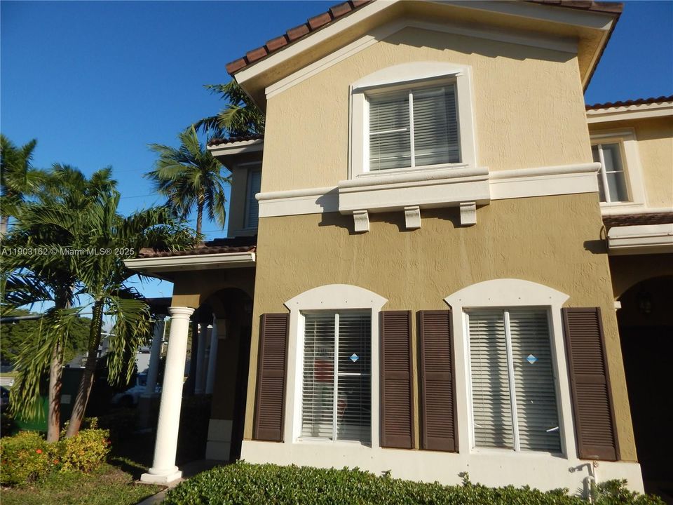 最近租的: $3,000 (3 贝兹, 2 浴室, 1566 平方英尺)