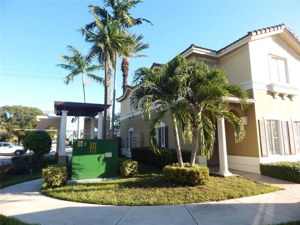 最近租的: $3,000 (3 贝兹, 2 浴室, 1566 平方英尺)