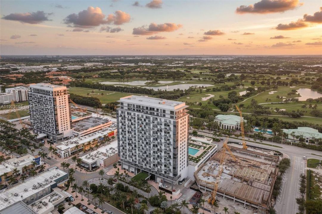 Activo con contrato: $529,999 (2 camas, 2 baños, 1063 Pies cuadrados)