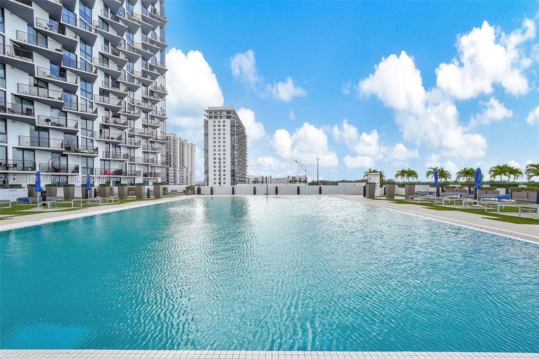 Activo con contrato: $529,999 (2 camas, 2 baños, 1063 Pies cuadrados)