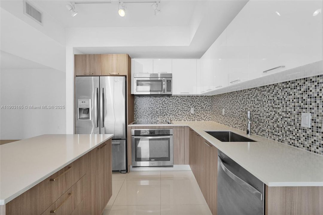 Activo con contrato: $529,999 (2 camas, 2 baños, 1063 Pies cuadrados)