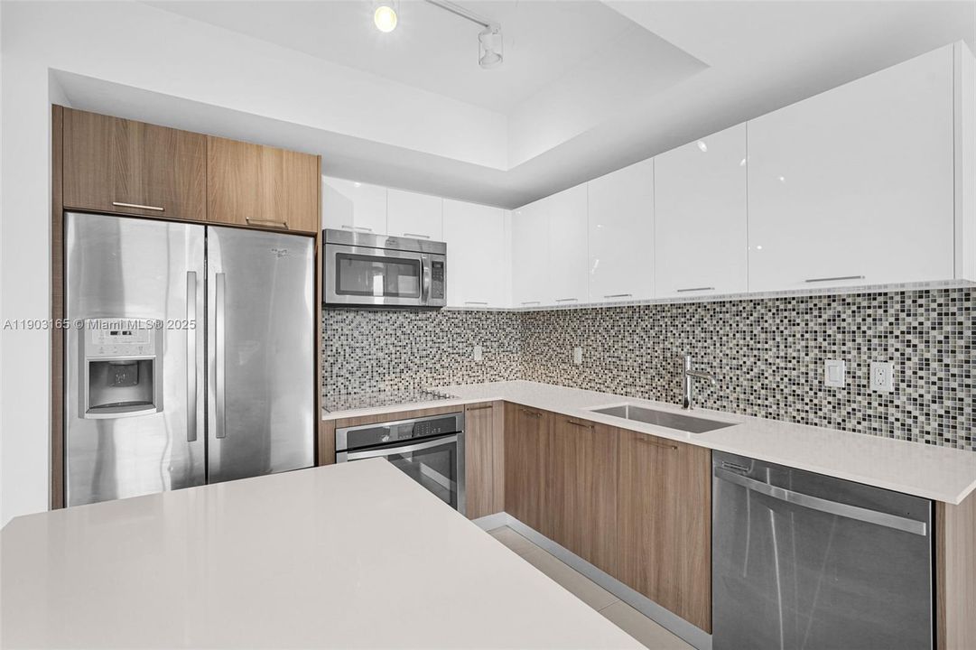 Activo con contrato: $529,999 (2 camas, 2 baños, 1063 Pies cuadrados)