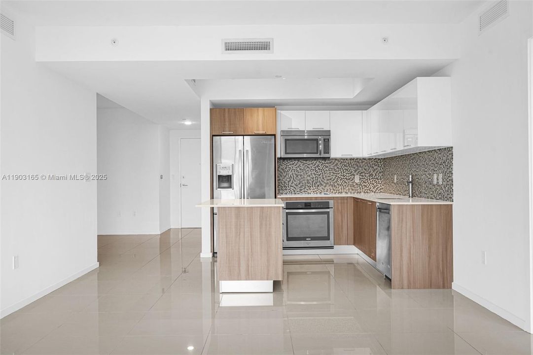 Activo con contrato: $529,999 (2 camas, 2 baños, 1063 Pies cuadrados)