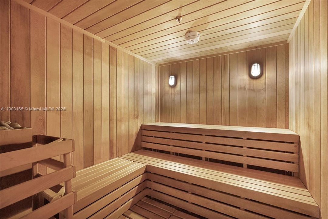 Activo con contrato: $529,999 (2 camas, 2 baños, 1063 Pies cuadrados)