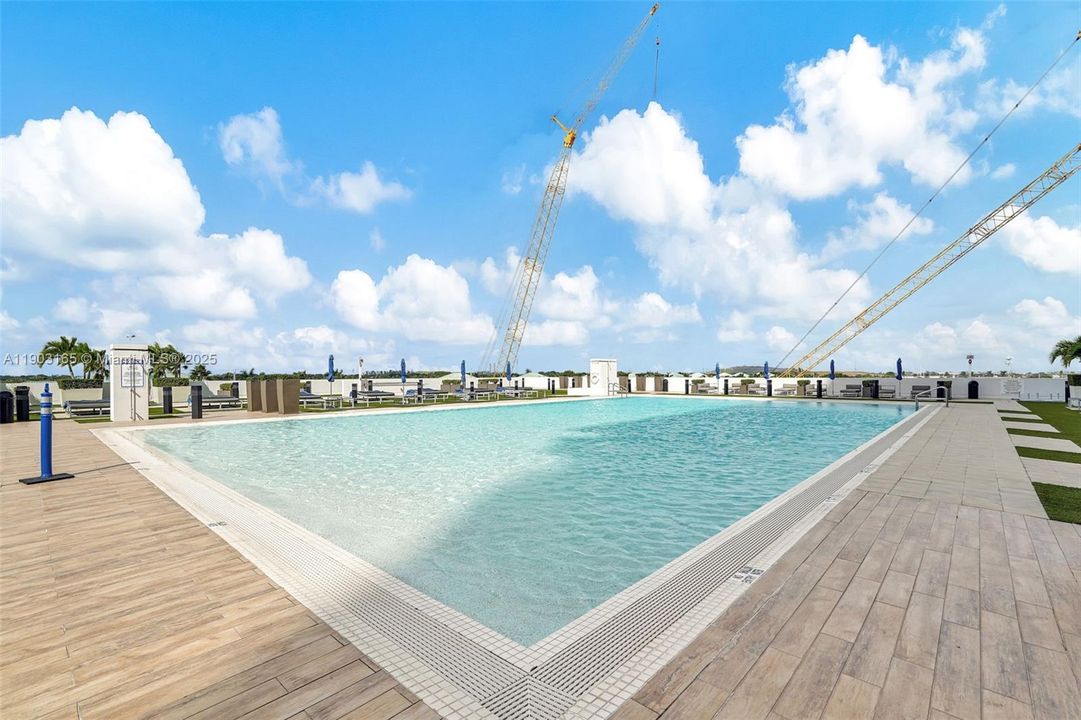 Activo con contrato: $529,999 (2 camas, 2 baños, 1063 Pies cuadrados)