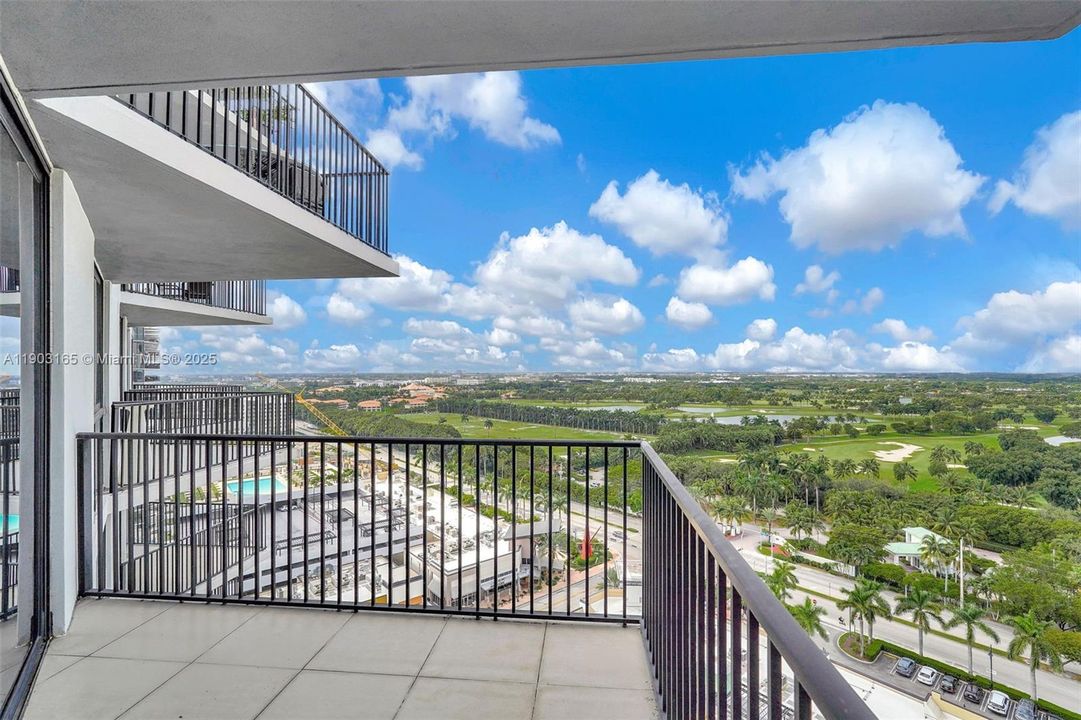 Activo con contrato: $529,999 (2 camas, 2 baños, 1063 Pies cuadrados)