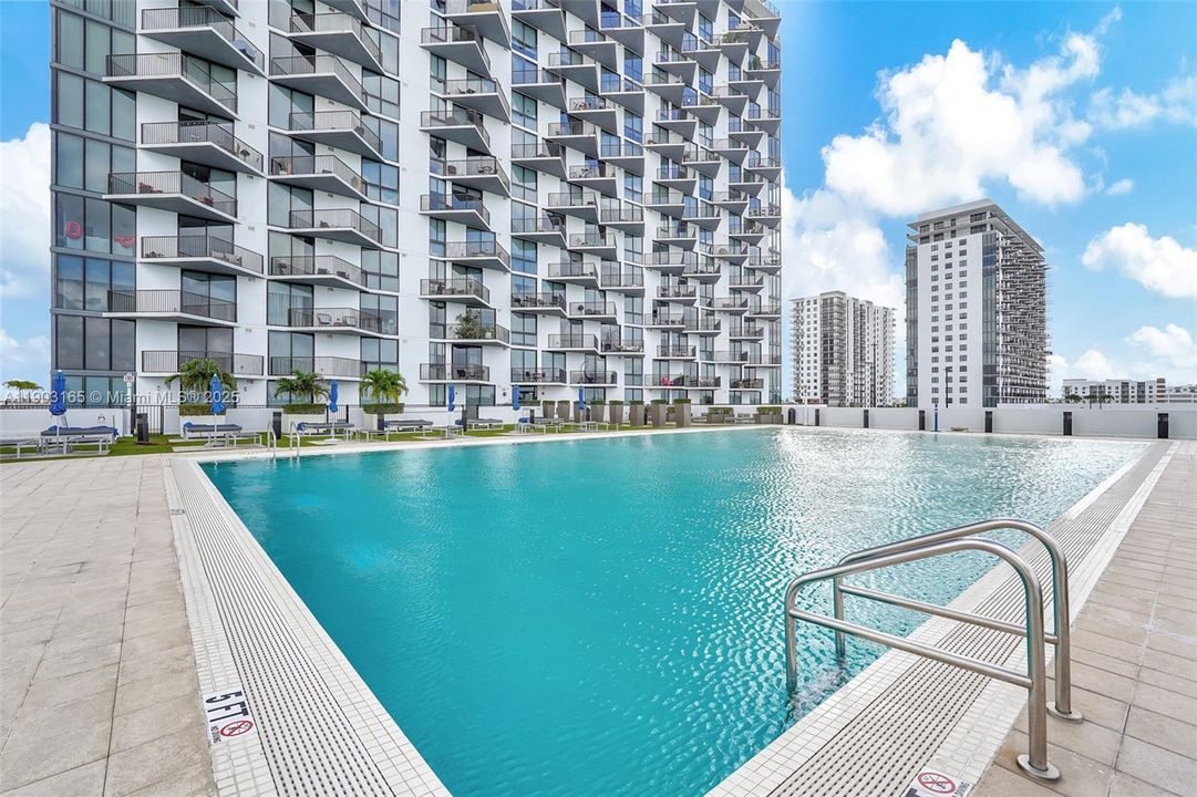 Activo con contrato: $529,999 (2 camas, 2 baños, 1063 Pies cuadrados)