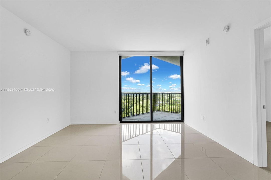 Activo con contrato: $529,999 (2 camas, 2 baños, 1063 Pies cuadrados)