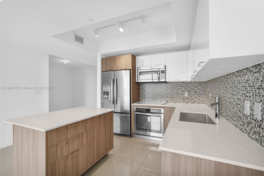 Activo con contrato: $529,999 (2 camas, 2 baños, 1063 Pies cuadrados)