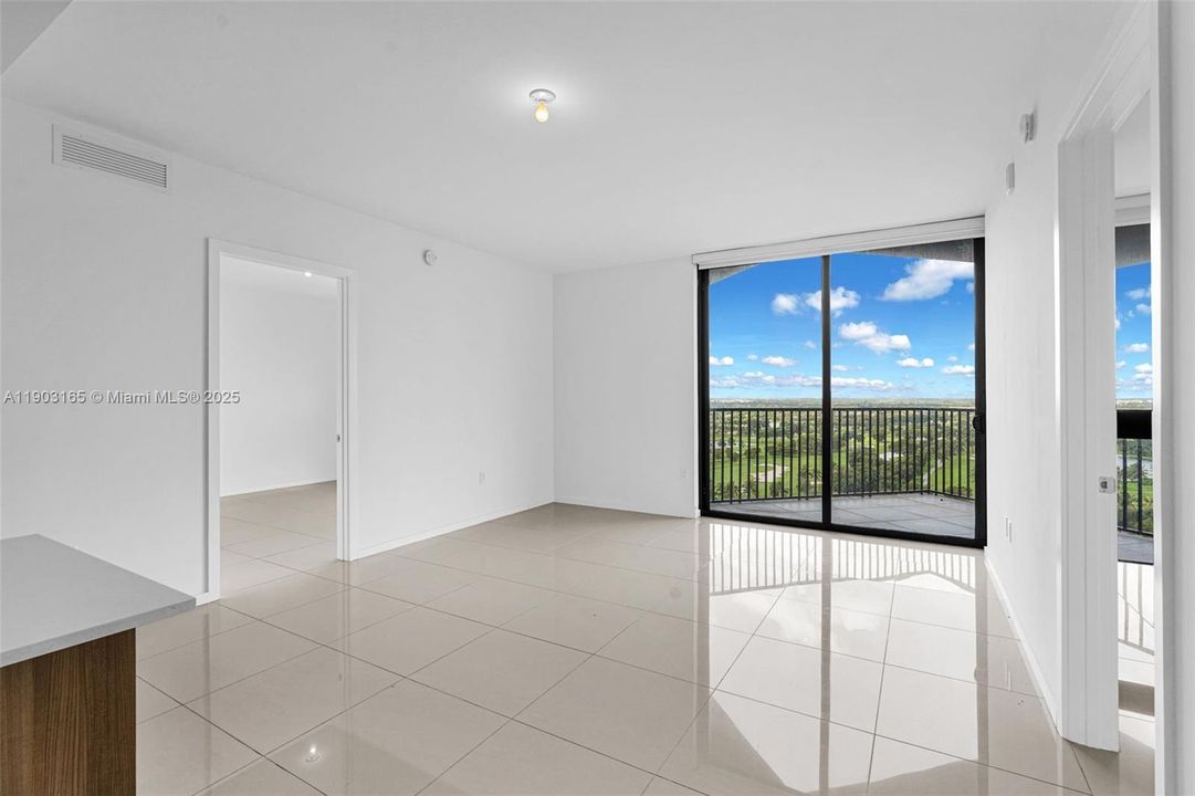 Activo con contrato: $529,999 (2 camas, 2 baños, 1063 Pies cuadrados)