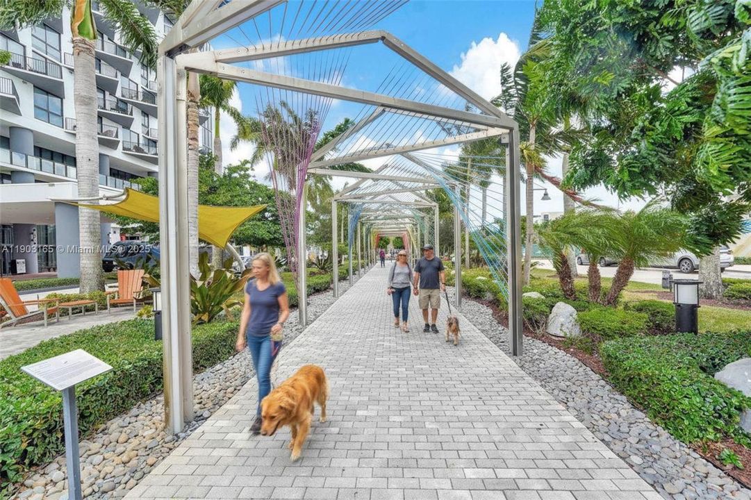 Activo con contrato: $529,999 (2 camas, 2 baños, 1063 Pies cuadrados)