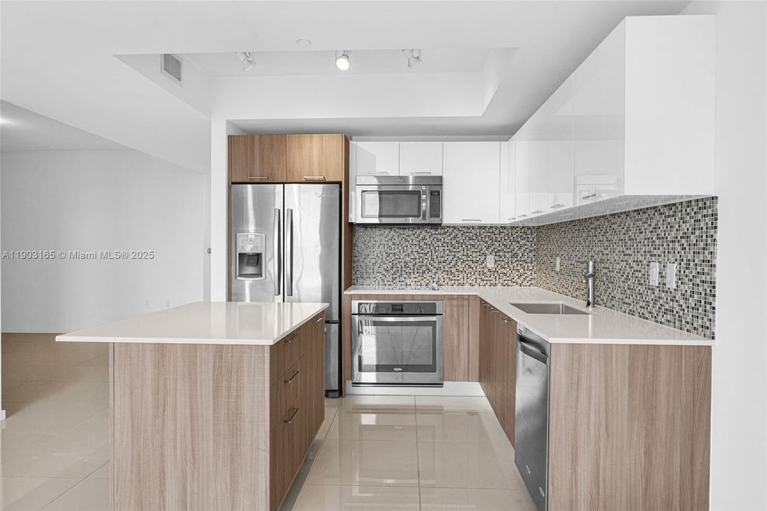 Activo con contrato: $529,999 (2 camas, 2 baños, 1063 Pies cuadrados)