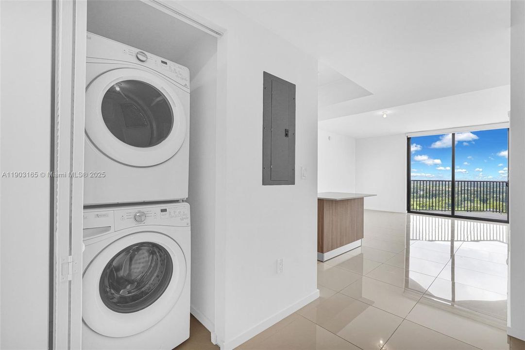 Activo con contrato: $529,999 (2 camas, 2 baños, 1063 Pies cuadrados)