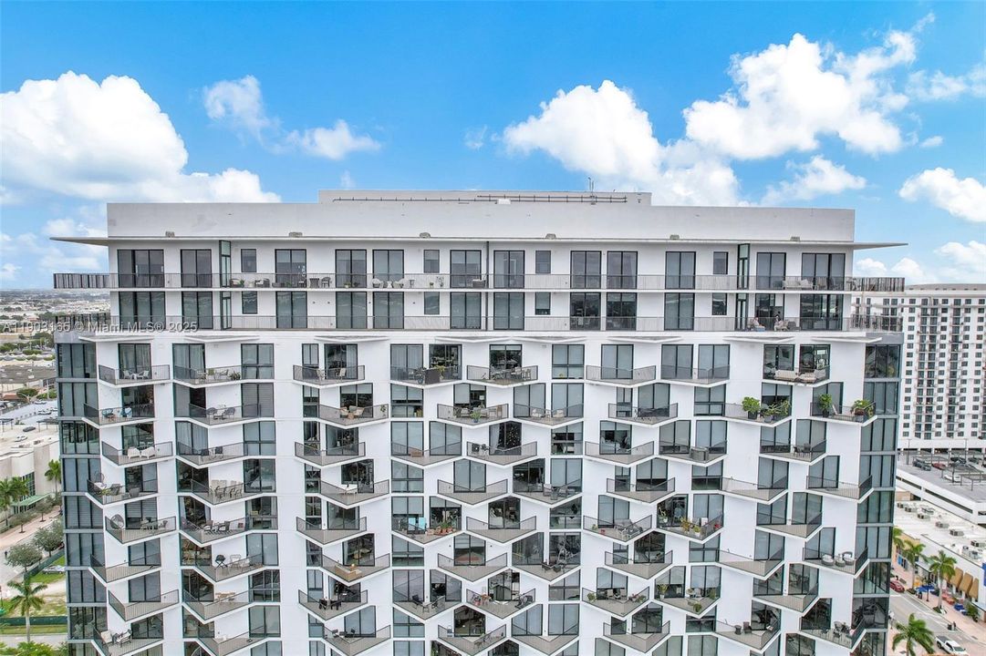 Activo con contrato: $529,999 (2 camas, 2 baños, 1063 Pies cuadrados)