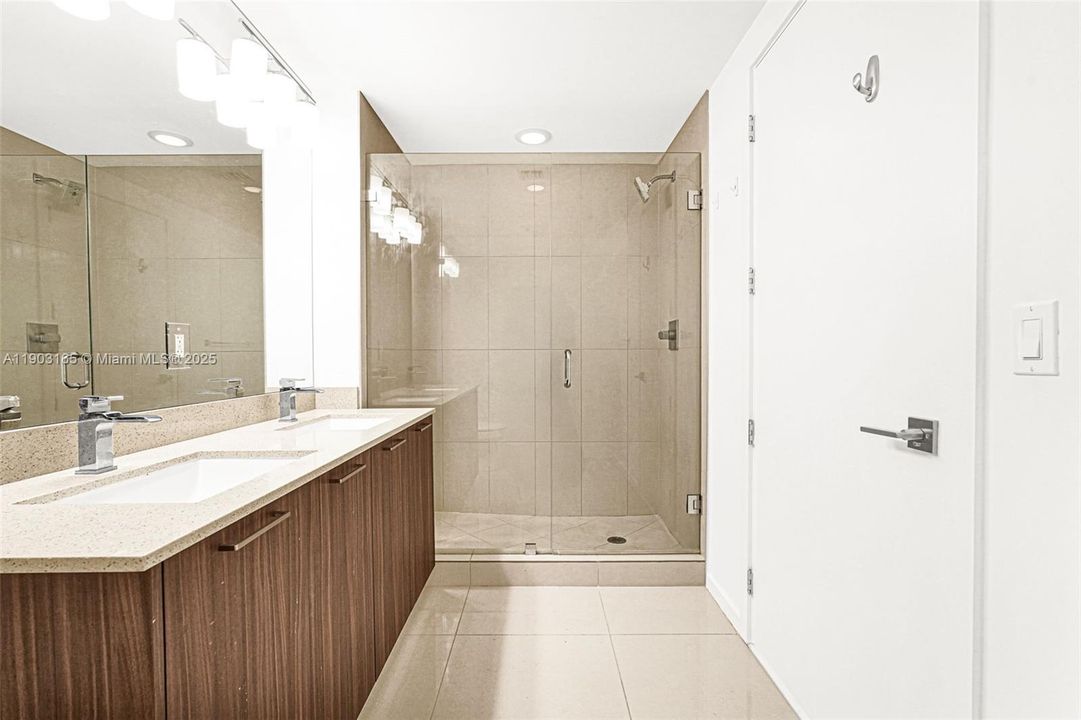 Activo con contrato: $529,999 (2 camas, 2 baños, 1063 Pies cuadrados)