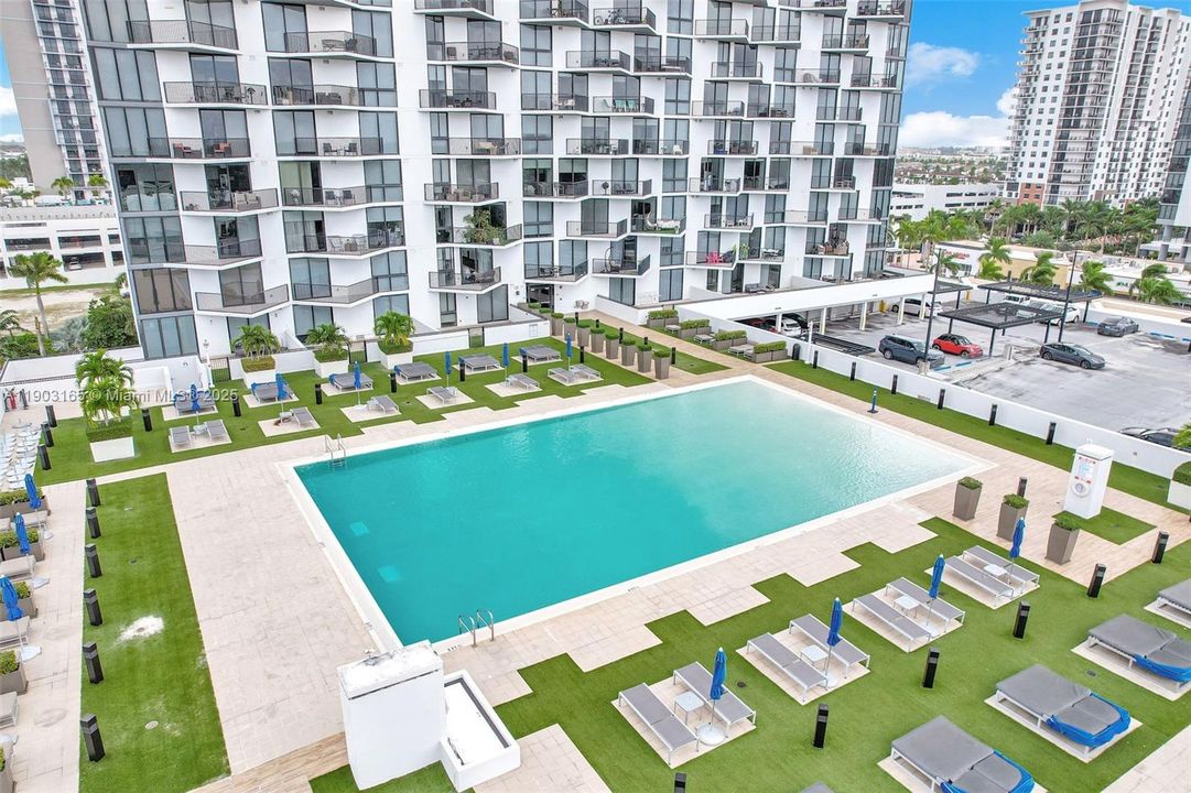 Activo con contrato: $529,999 (2 camas, 2 baños, 1063 Pies cuadrados)