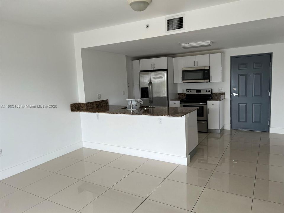 Recently Rented: $2,200 (2 beds, 1 baths, 802 Square Feet)