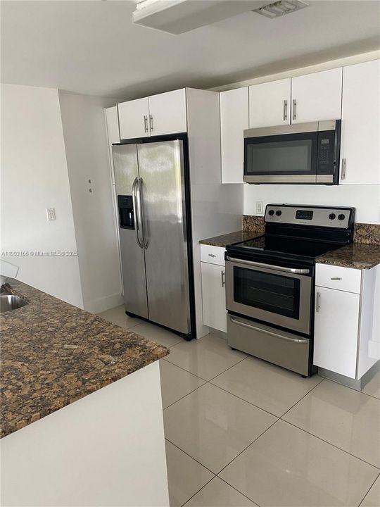 Recently Rented: $2,200 (2 beds, 1 baths, 802 Square Feet)