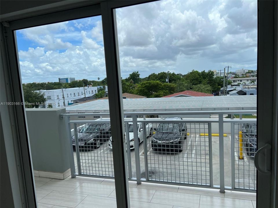 Recently Rented: $2,200 (2 beds, 1 baths, 802 Square Feet)