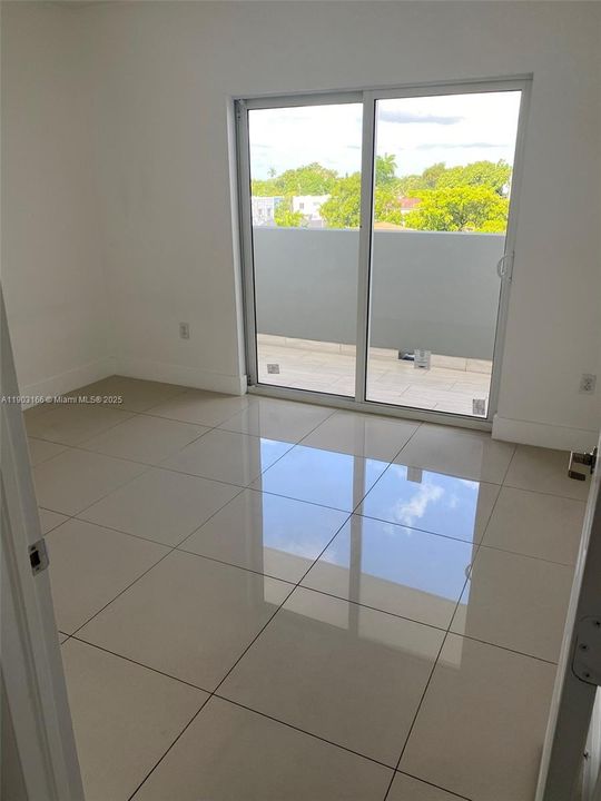 Recently Rented: $2,200 (2 beds, 1 baths, 802 Square Feet)