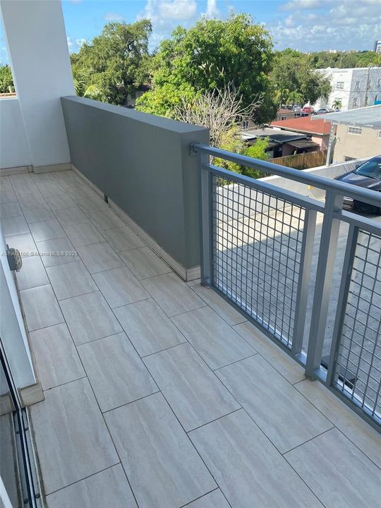 Recently Rented: $2,200 (2 beds, 1 baths, 802 Square Feet)