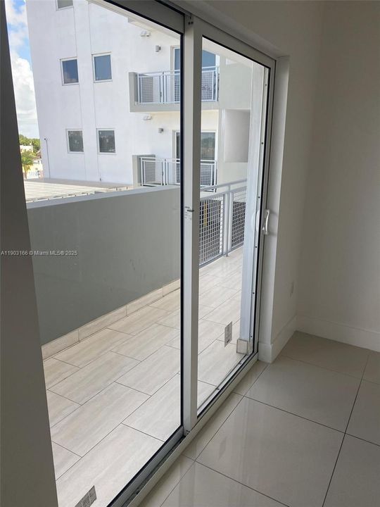 Recently Rented: $2,200 (2 beds, 1 baths, 802 Square Feet)