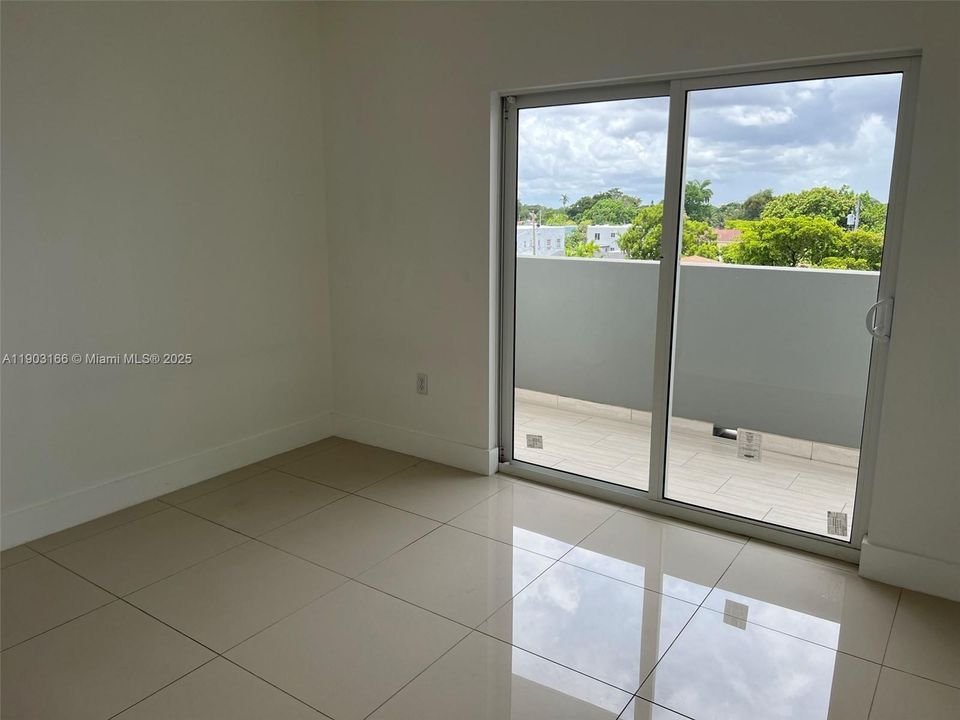 Recently Rented: $2,200 (2 beds, 1 baths, 802 Square Feet)