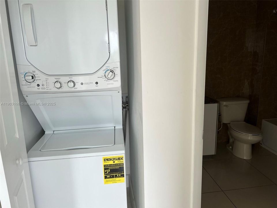 Recently Rented: $2,200 (2 beds, 1 baths, 802 Square Feet)