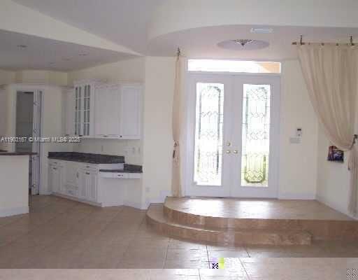 Под контрактом: $925,000 (3 спален, 2 ванн, 2169 Квадратных фут)