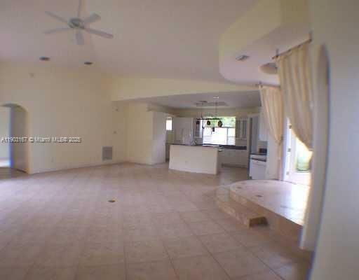 Под контрактом: $925,000 (3 спален, 2 ванн, 2169 Квадратных фут)