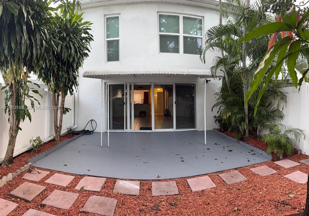 For Rent: $2,900 (3 beds, 2 baths, 1440 Square Feet)