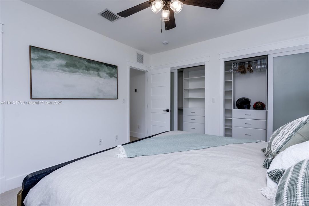 合同活跃: $1,390,000 (3 贝兹, 2 浴室, 1672 平方英尺)