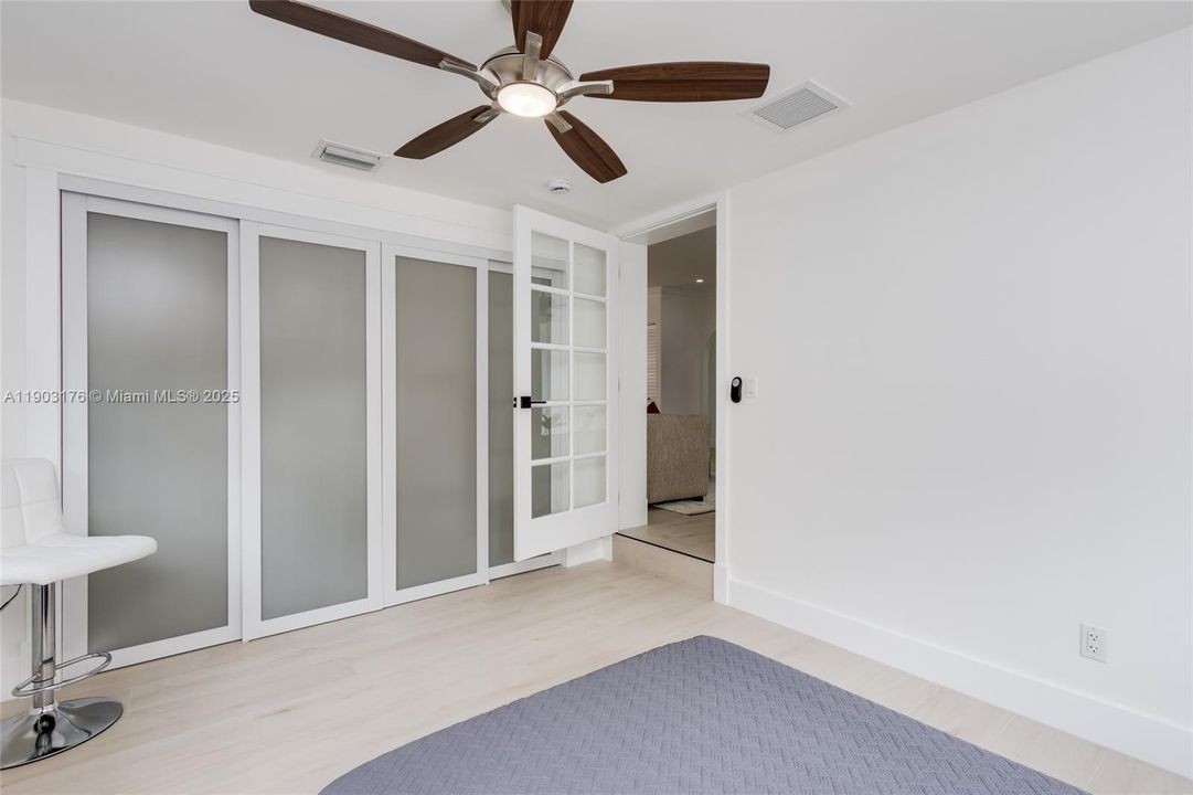 合同活跃: $1,390,000 (3 贝兹, 2 浴室, 1672 平方英尺)