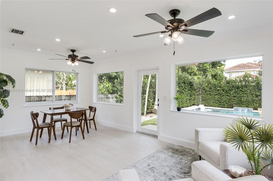 合同活跃: $1,390,000 (3 贝兹, 2 浴室, 1672 平方英尺)