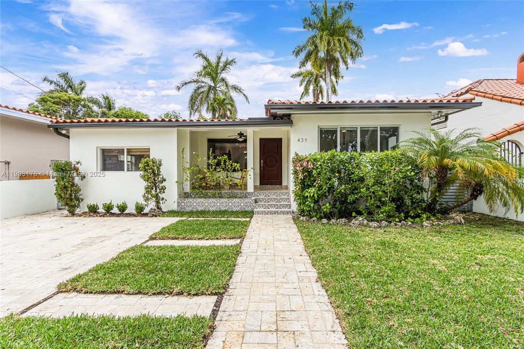 合同活跃: $1,390,000 (3 贝兹, 2 浴室, 1672 平方英尺)