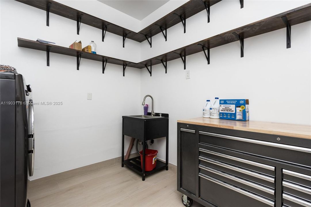 合同活跃: $1,390,000 (3 贝兹, 2 浴室, 1672 平方英尺)