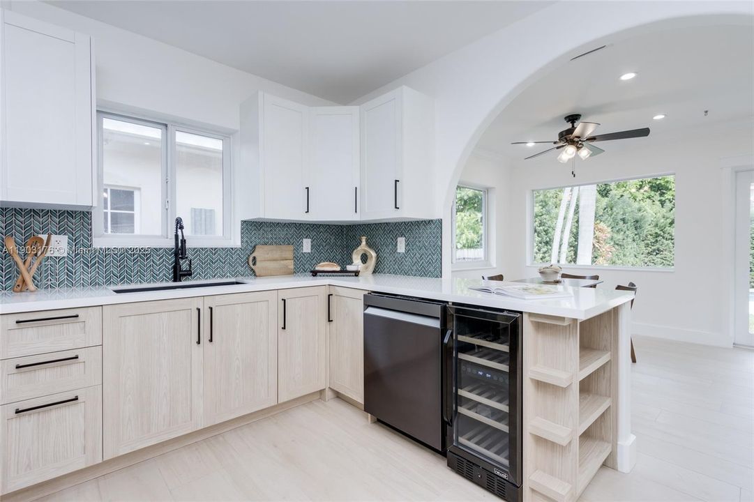 合同活跃: $1,390,000 (3 贝兹, 2 浴室, 1672 平方英尺)