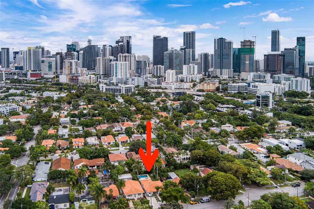 合同活跃: $1,390,000 (3 贝兹, 2 浴室, 1672 平方英尺)