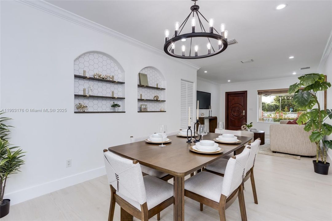 合同活跃: $1,390,000 (3 贝兹, 2 浴室, 1672 平方英尺)