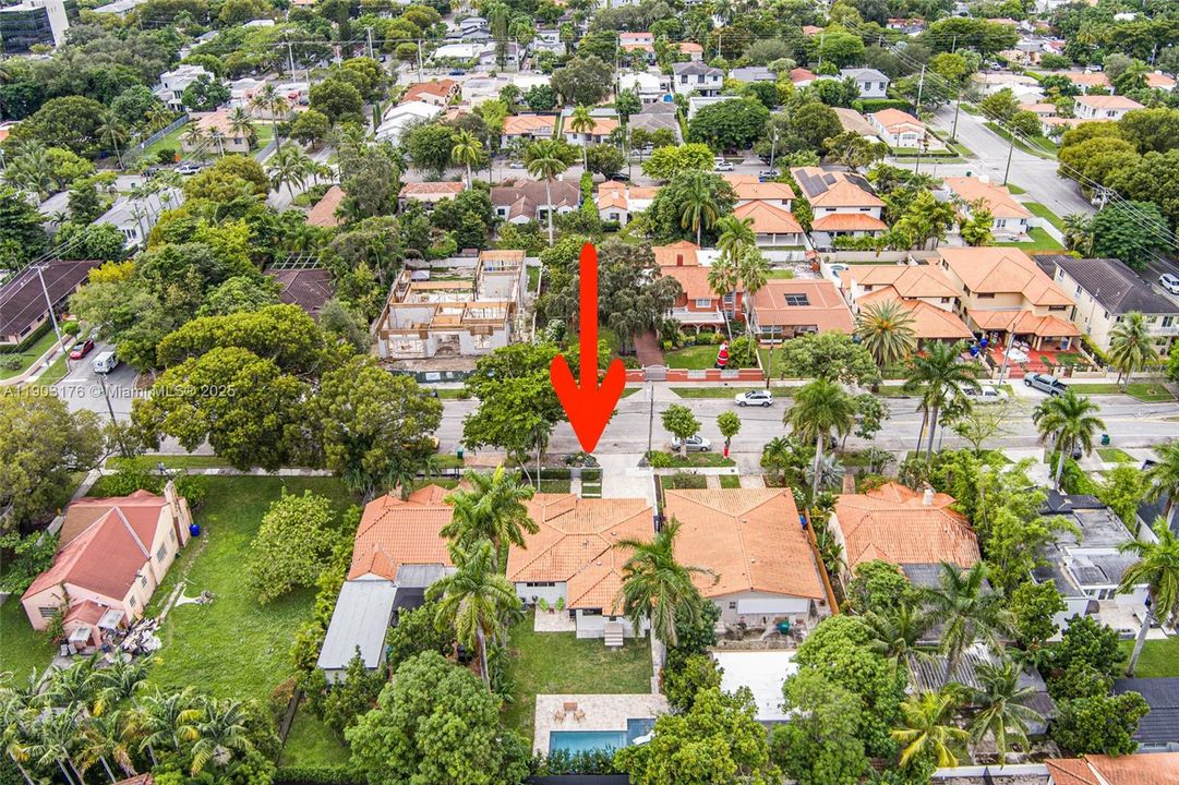 合同活跃: $1,390,000 (3 贝兹, 2 浴室, 1672 平方英尺)