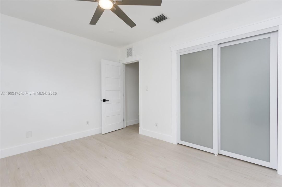 合同活跃: $1,390,000 (3 贝兹, 2 浴室, 1672 平方英尺)