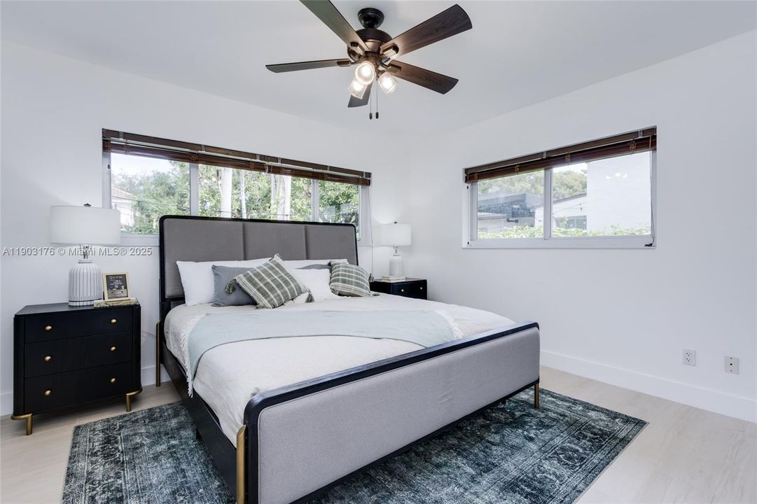 合同活跃: $1,390,000 (3 贝兹, 2 浴室, 1672 平方英尺)