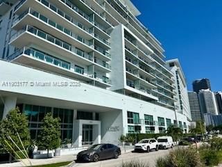Active With Contract: $3,000 (1 beds, 1 baths, 673 Square Feet)
