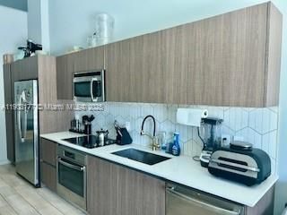 Active With Contract: $3,000 (1 beds, 1 baths, 673 Square Feet)