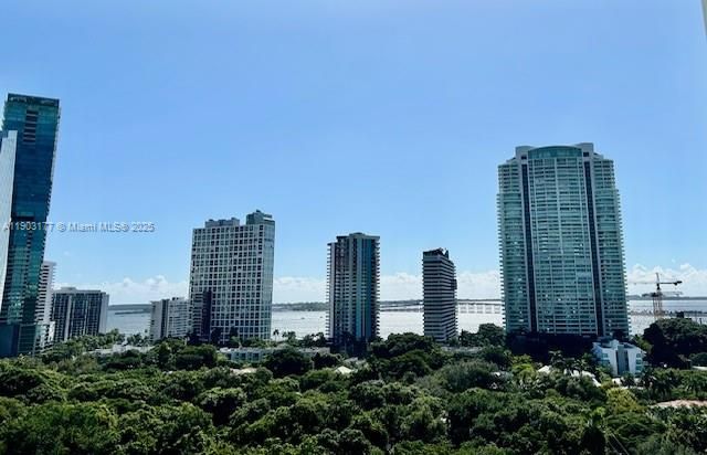 Active With Contract: $3,000 (1 beds, 1 baths, 673 Square Feet)