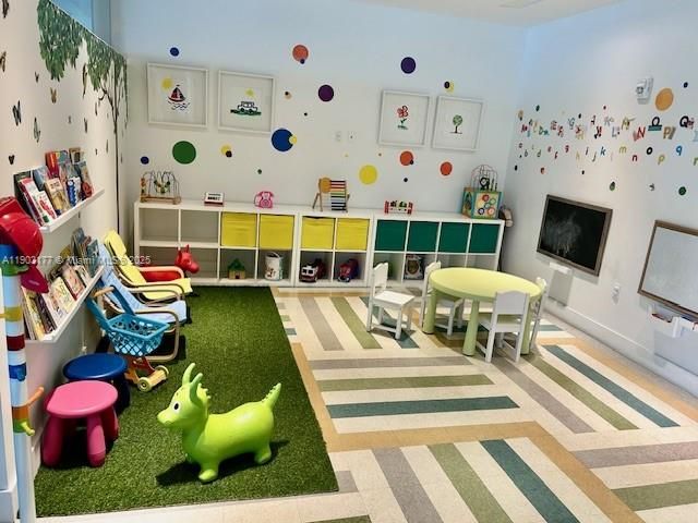 Active With Contract: $3,000 (1 beds, 1 baths, 673 Square Feet)